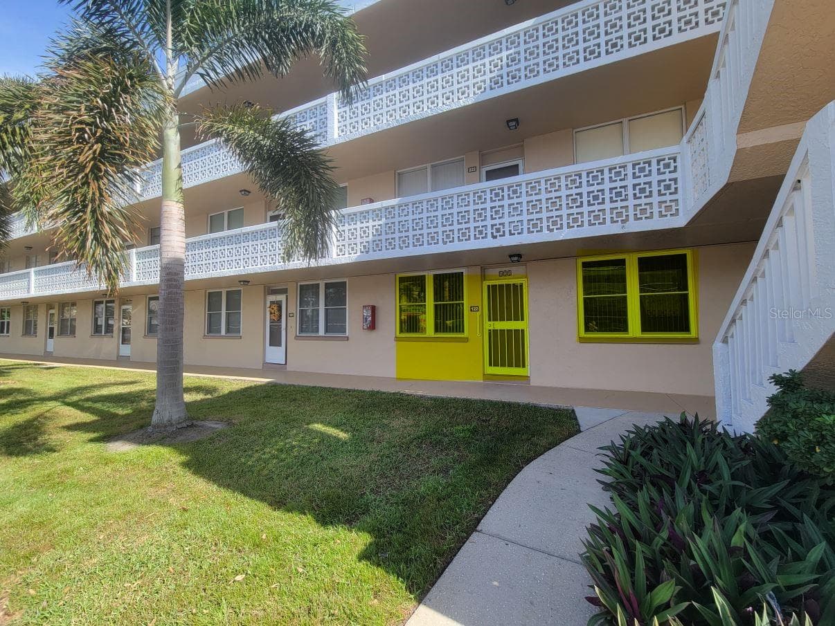Condominium at 4915 BAY ST NE #122, ST PETERSBURG, photo 3 of 41