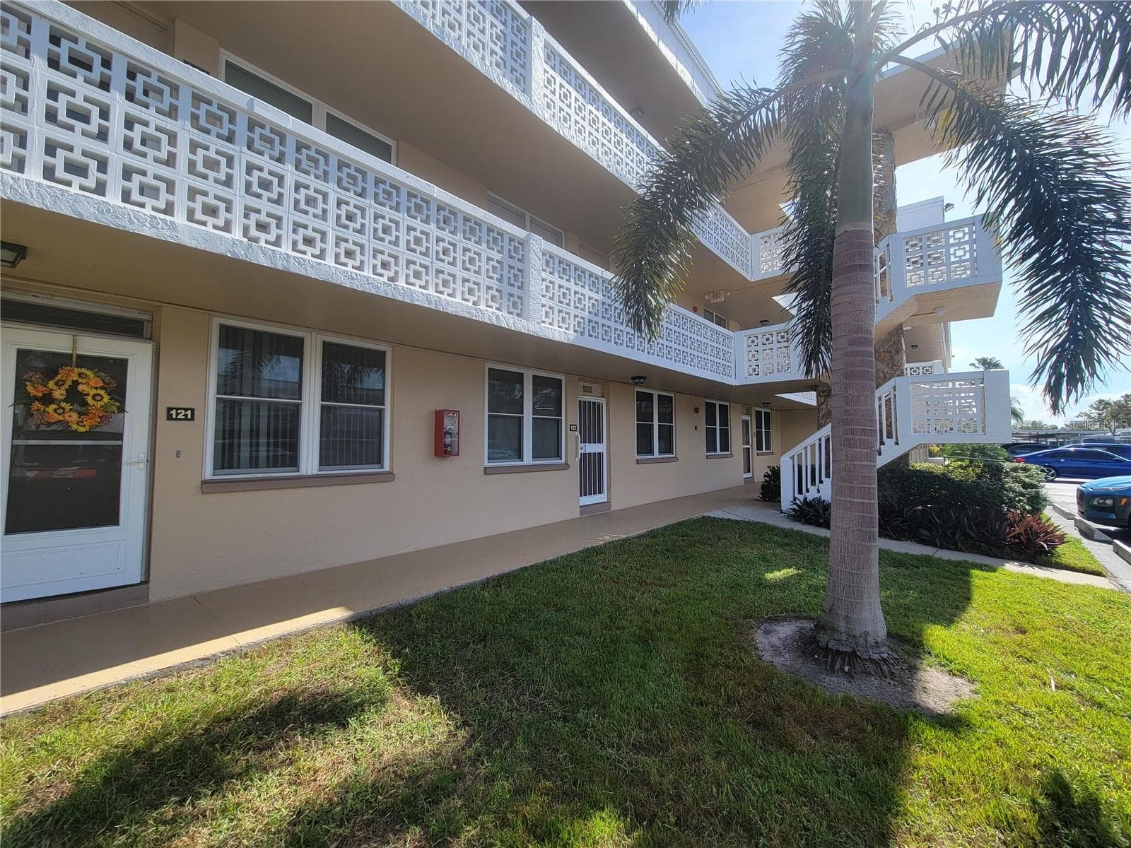 Condominium at 4915 BAY ST NE #122, ST PETERSBURG, photo 4 of 41
