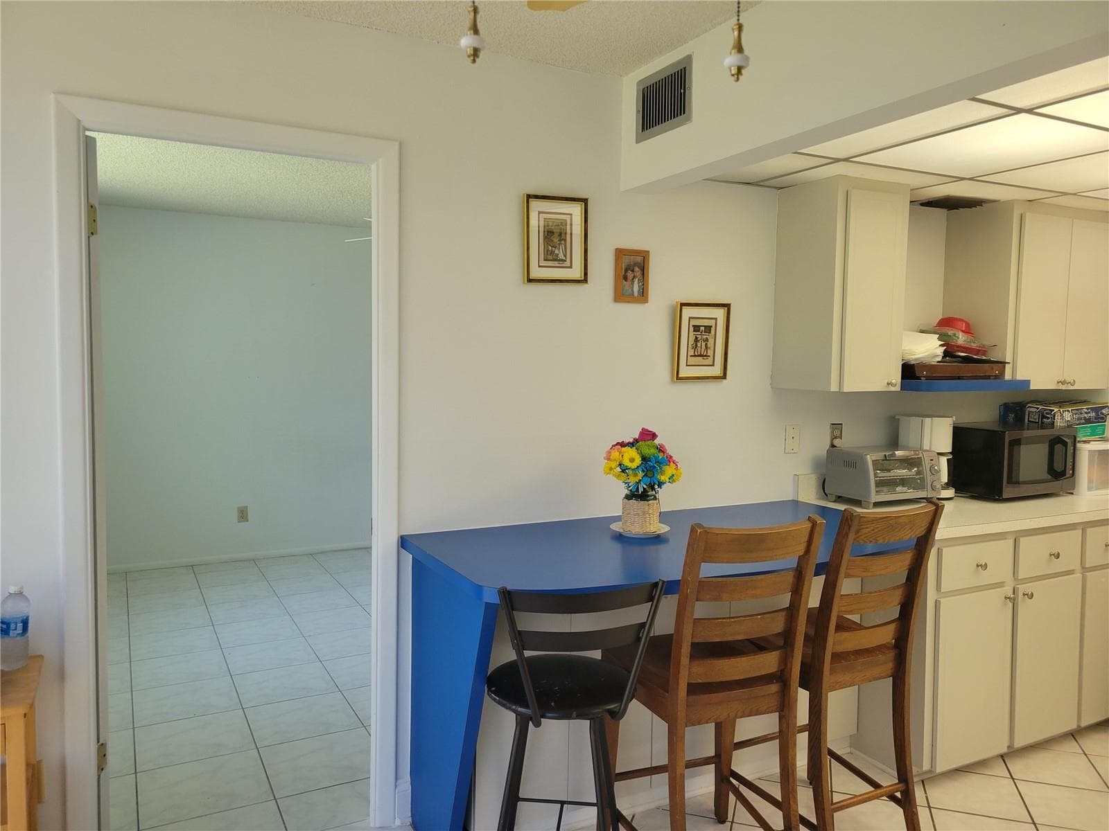 Access to main bedroom from kitchen - 4915 BAY ST NE #122, ST PETERSBURG