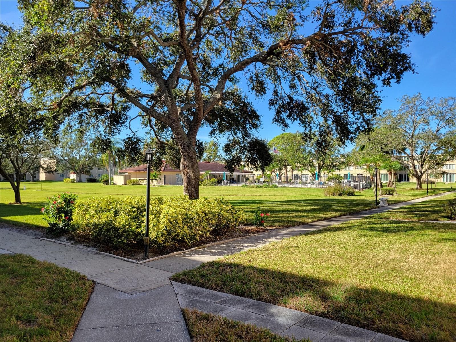 Condominium at 4915 BAY ST NE #122, ST PETERSBURG, photo 30 of 41
