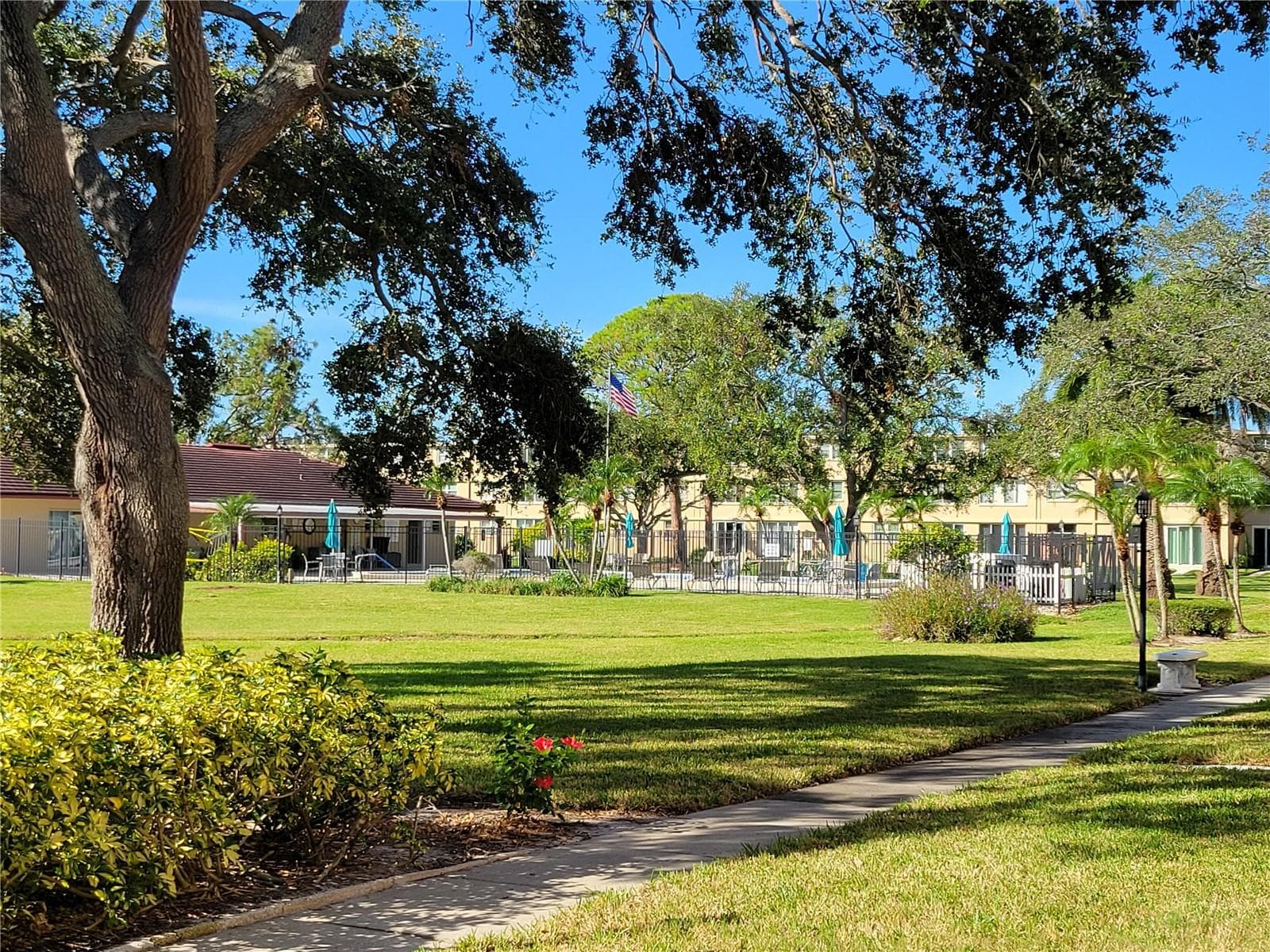 Condominium at 4915 BAY ST NE #122, ST PETERSBURG, photo 31 of 41