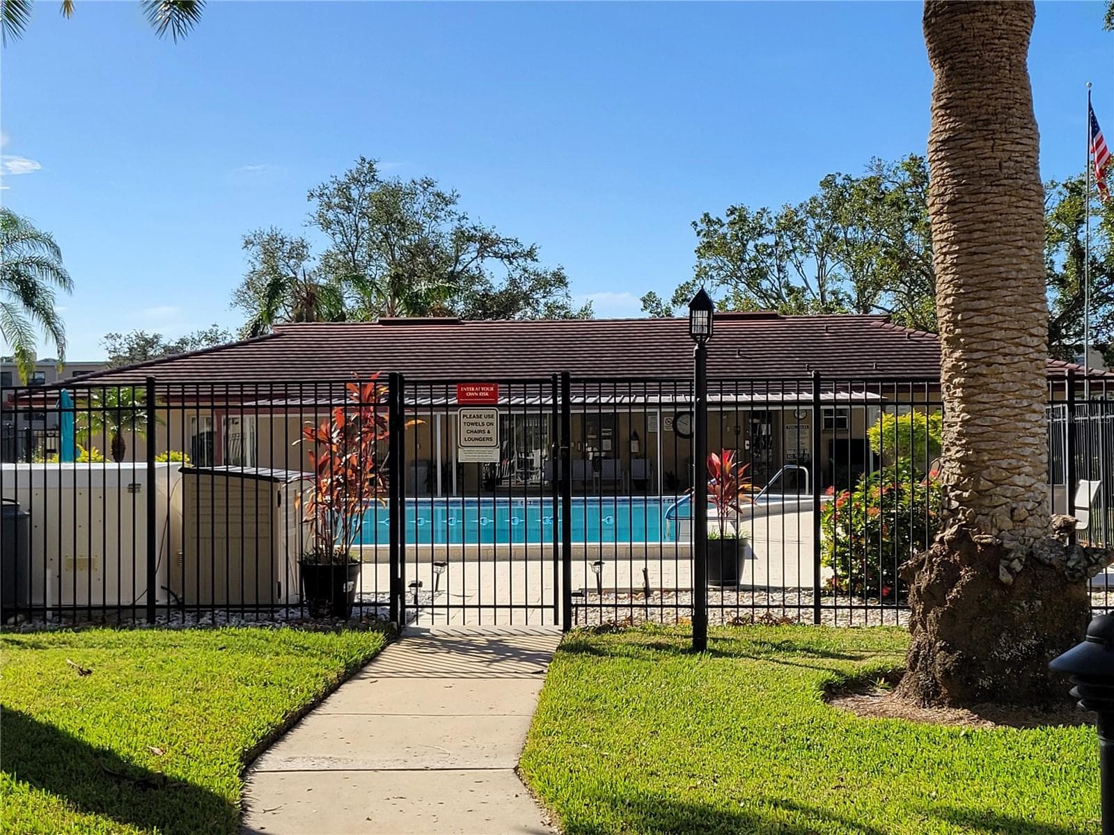 Condominium at 4915 BAY ST NE #122, ST PETERSBURG, photo 32 of 41