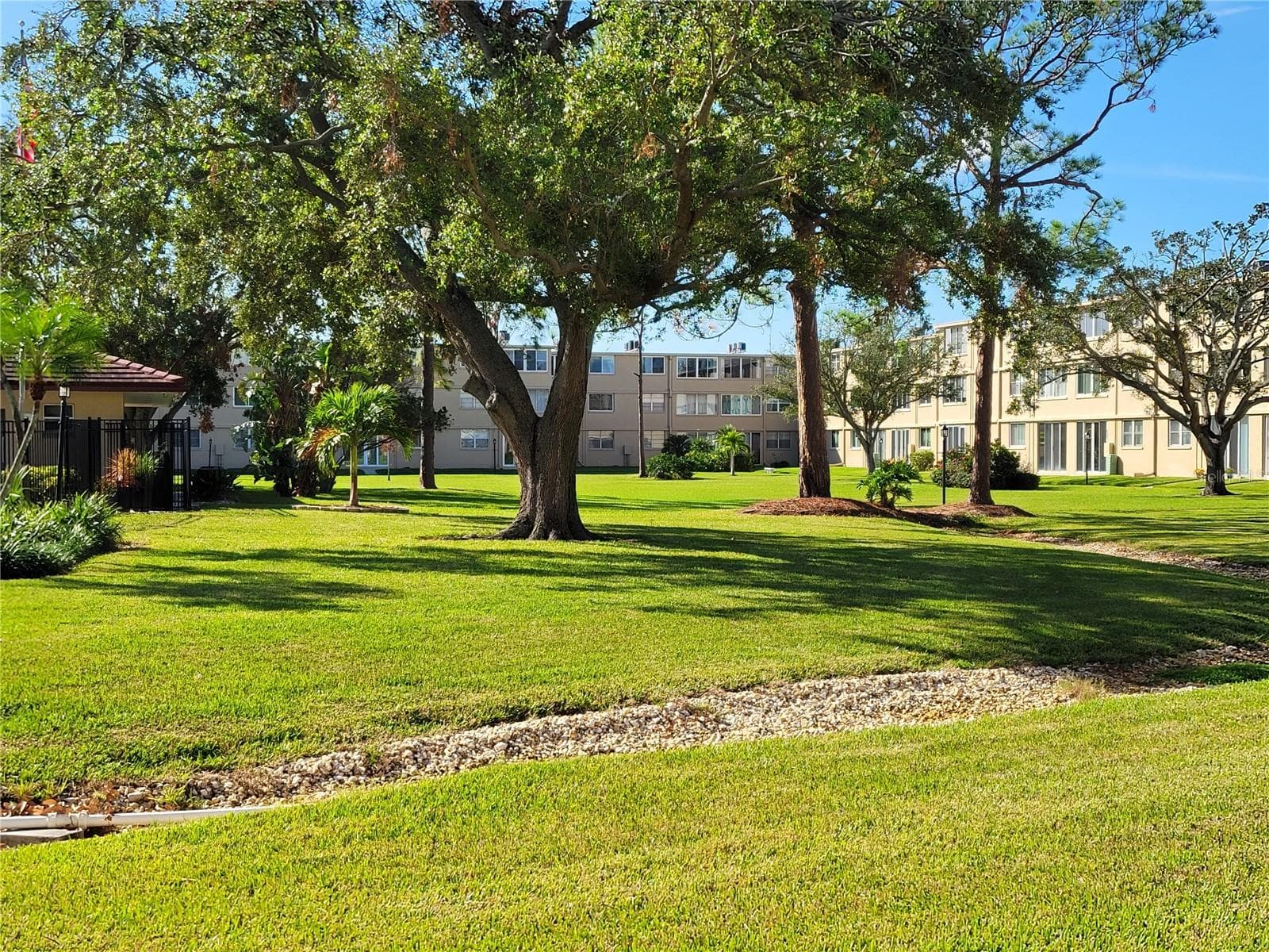 Condominium at 4915 BAY ST NE #122, ST PETERSBURG, photo 34 of 41