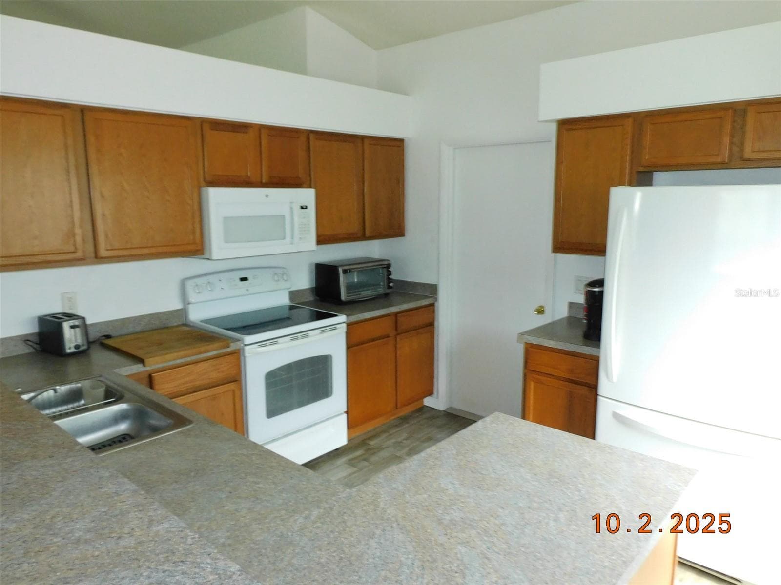 Single Family Residence at 2542 CAMPHORWOOD CIR, KISSIMMEE, photo 2 of 12