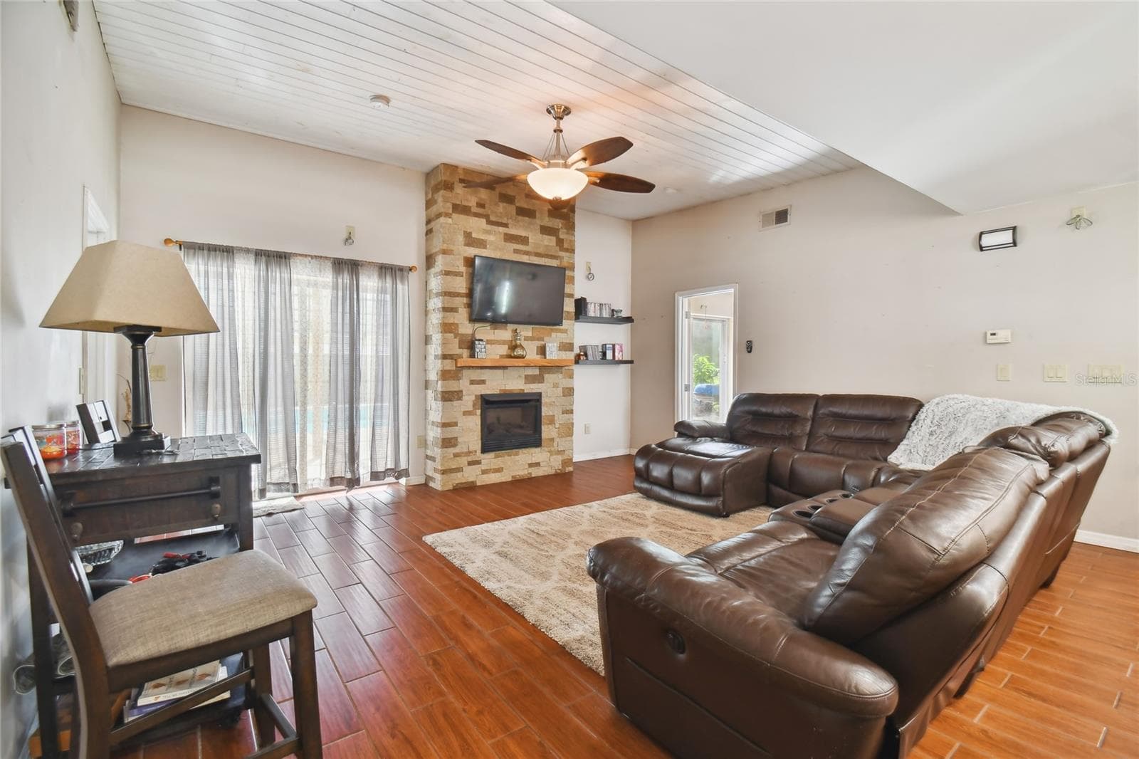 Beautiful Fireplace! Wood Burning! - 3384 MCKETHAN RD, DADE CITY
