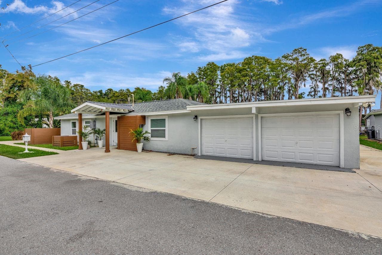Single Family Residence at 19207 CROOKED LN, LUTZ, photo 8 of 65