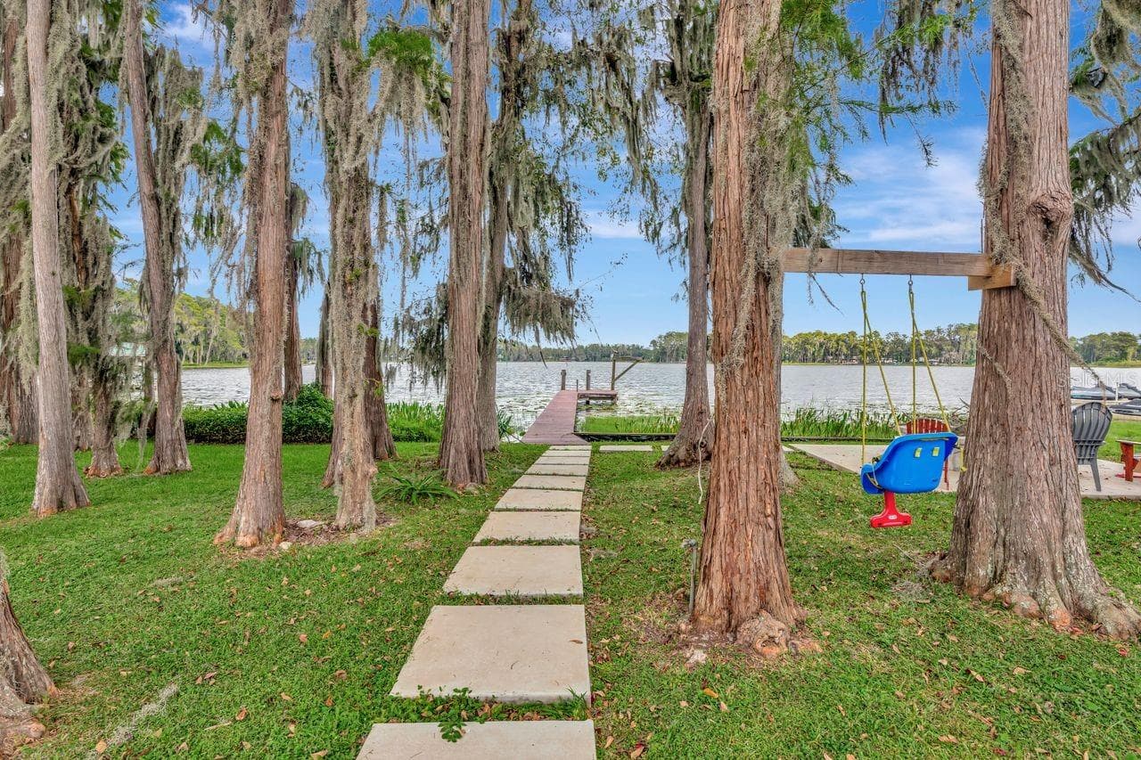 19207 CROOKED LN