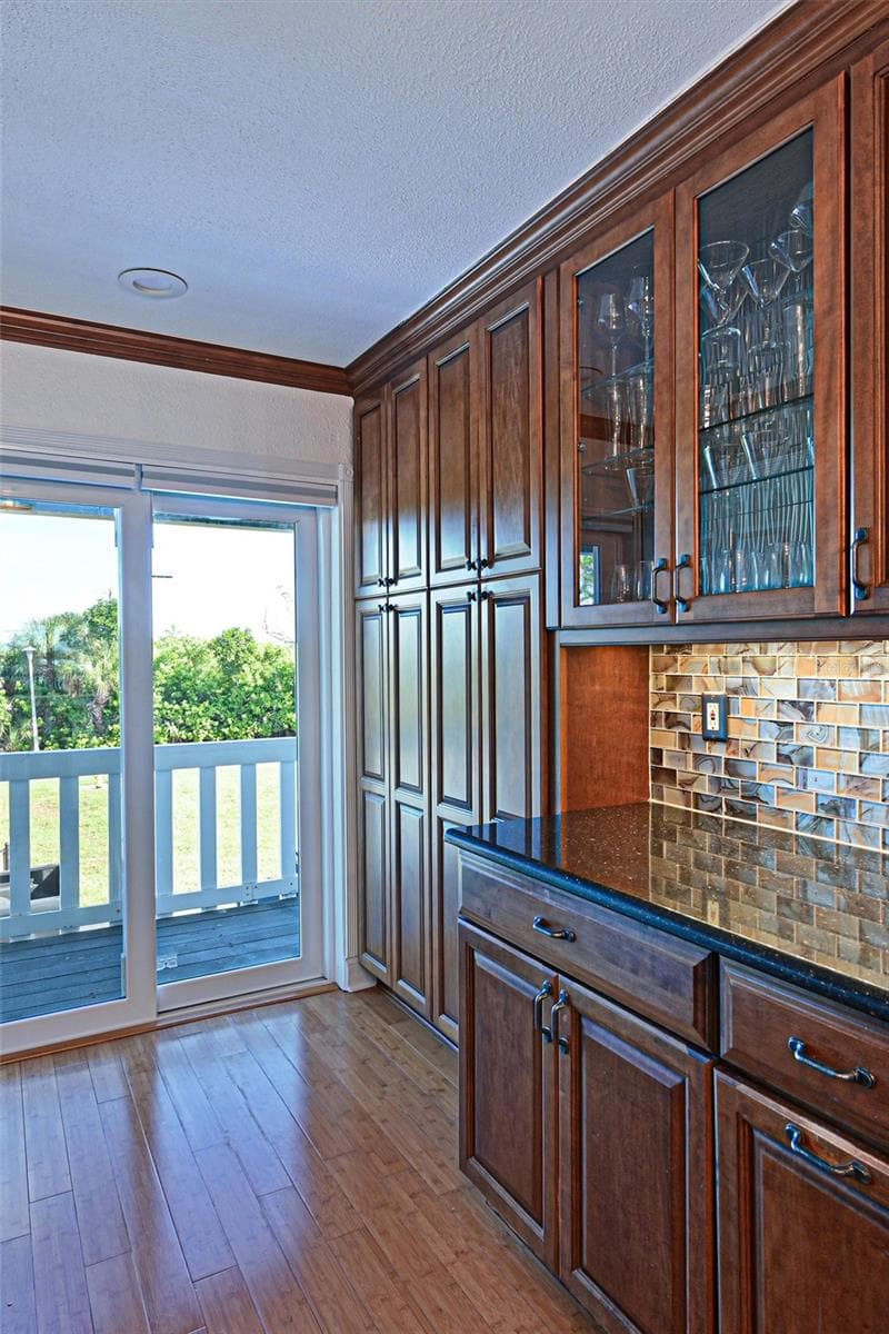 Under-Cabinet Lighting - 10313 WATERBIRD WAY, BRADENTON