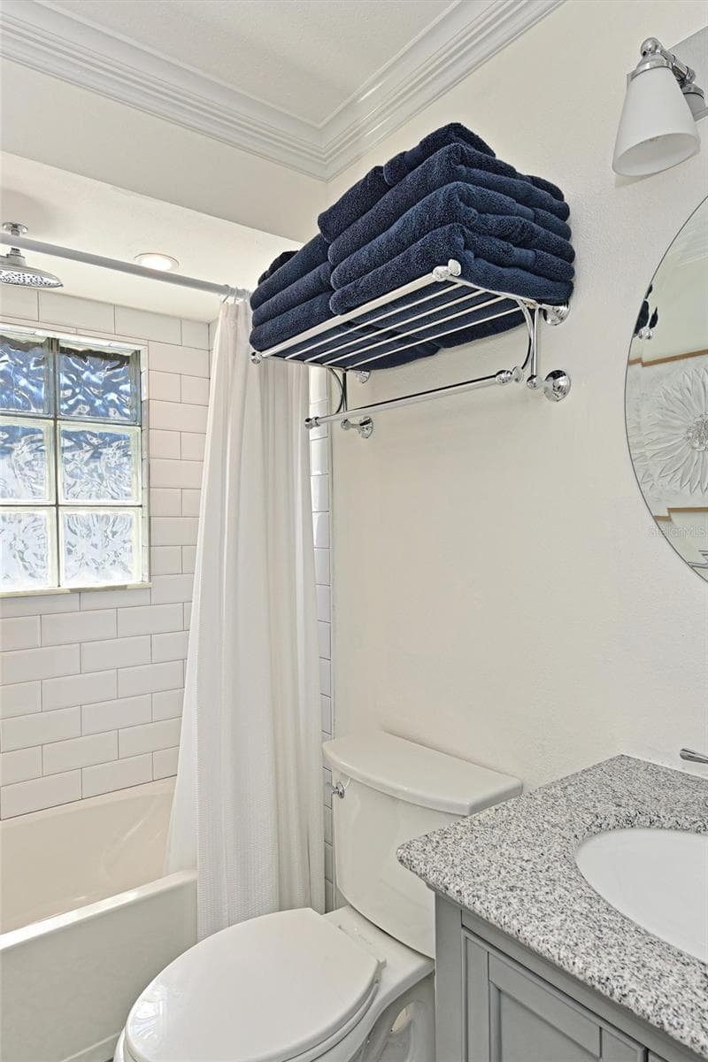 Guest Bathroom - Second Floor - 10313 WATERBIRD WAY, BRADENTON