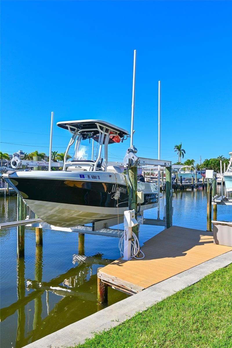 10,000 Pound Lift Capacity - New 2022 - 10313 WATERBIRD WAY, BRADENTON