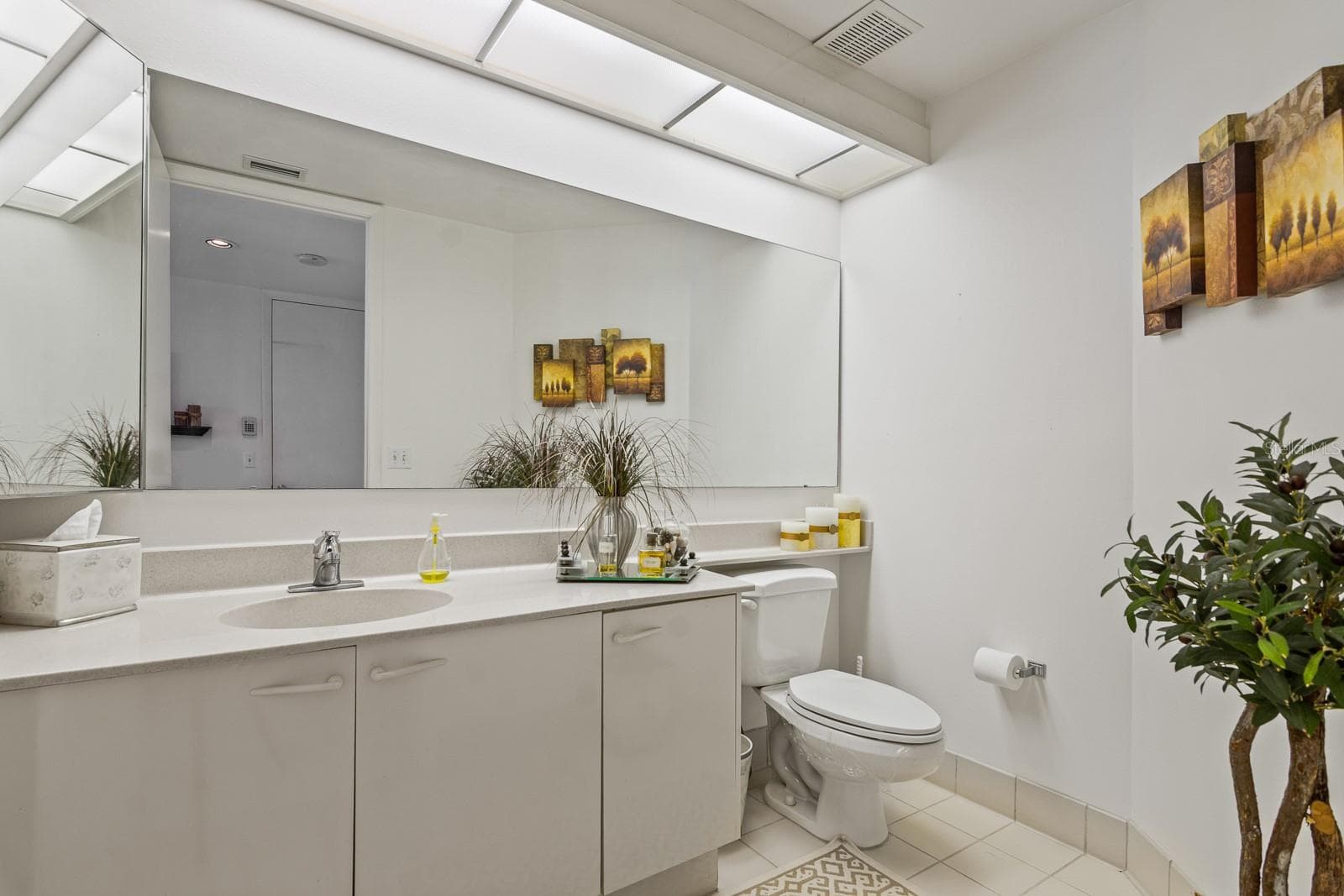 Half Bath - 1560 GULF BLVD #1507, CLEARWATER BEACH