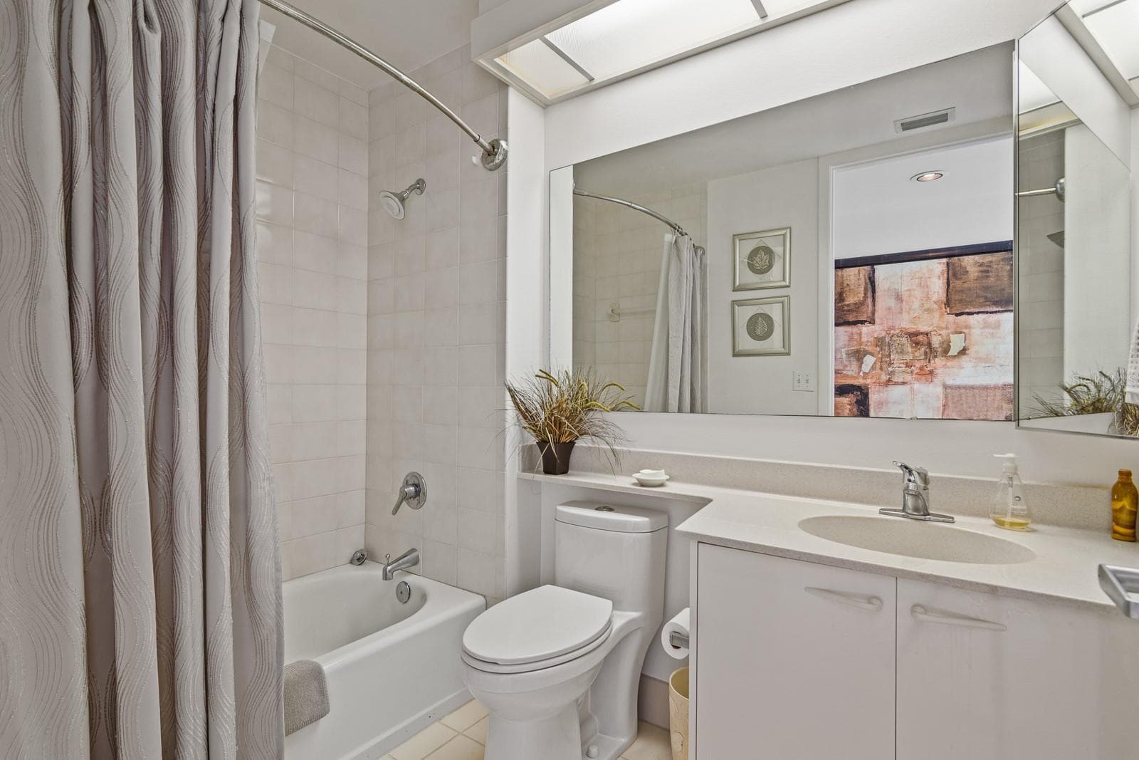 Bathroom 2 - 1560 GULF BLVD #1507, CLEARWATER BEACH