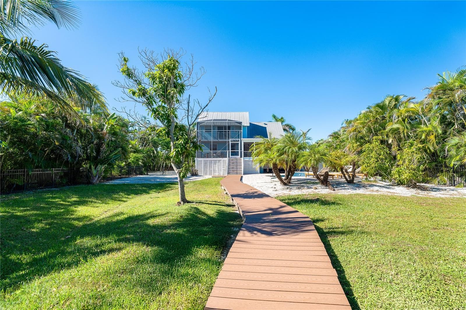 Backyard. and Rear of Home. - 260 KETTLE HARBOR DR, PLACIDA