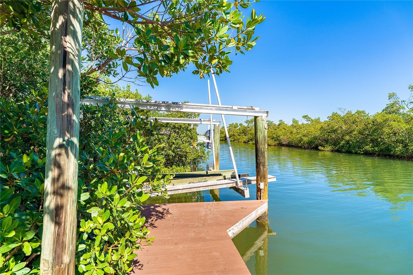 Dock and Lift. - 260 KETTLE HARBOR DR, PLACIDA