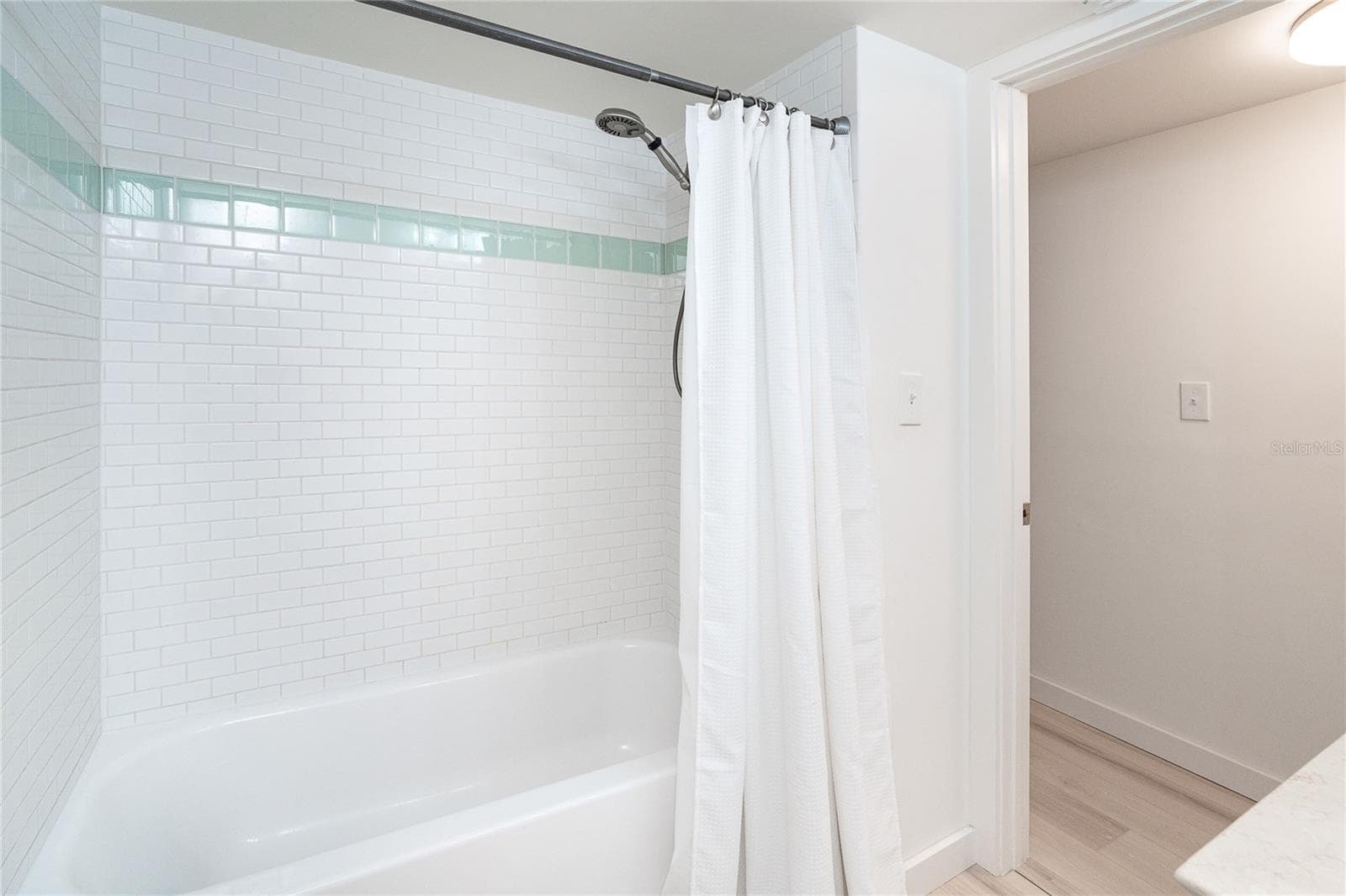 Guest Bathroom. - 260 KETTLE HARBOR DR, PLACIDA