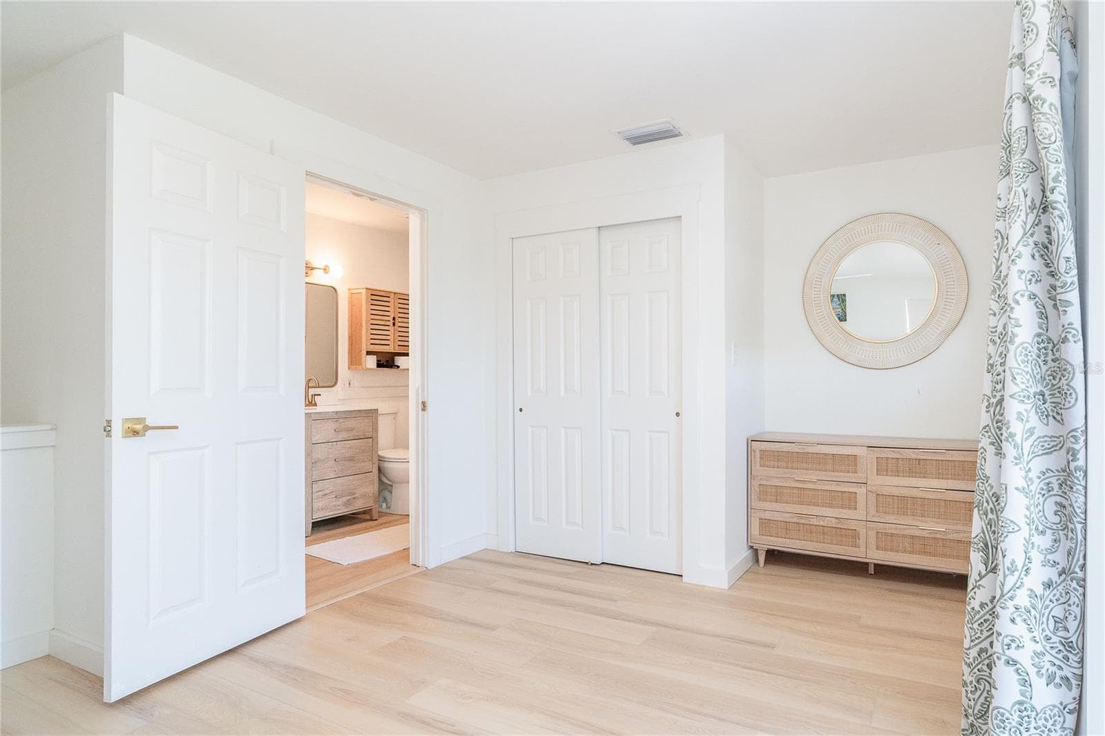 Entry to Primary Bathroom. - 260 KETTLE HARBOR DR, PLACIDA
