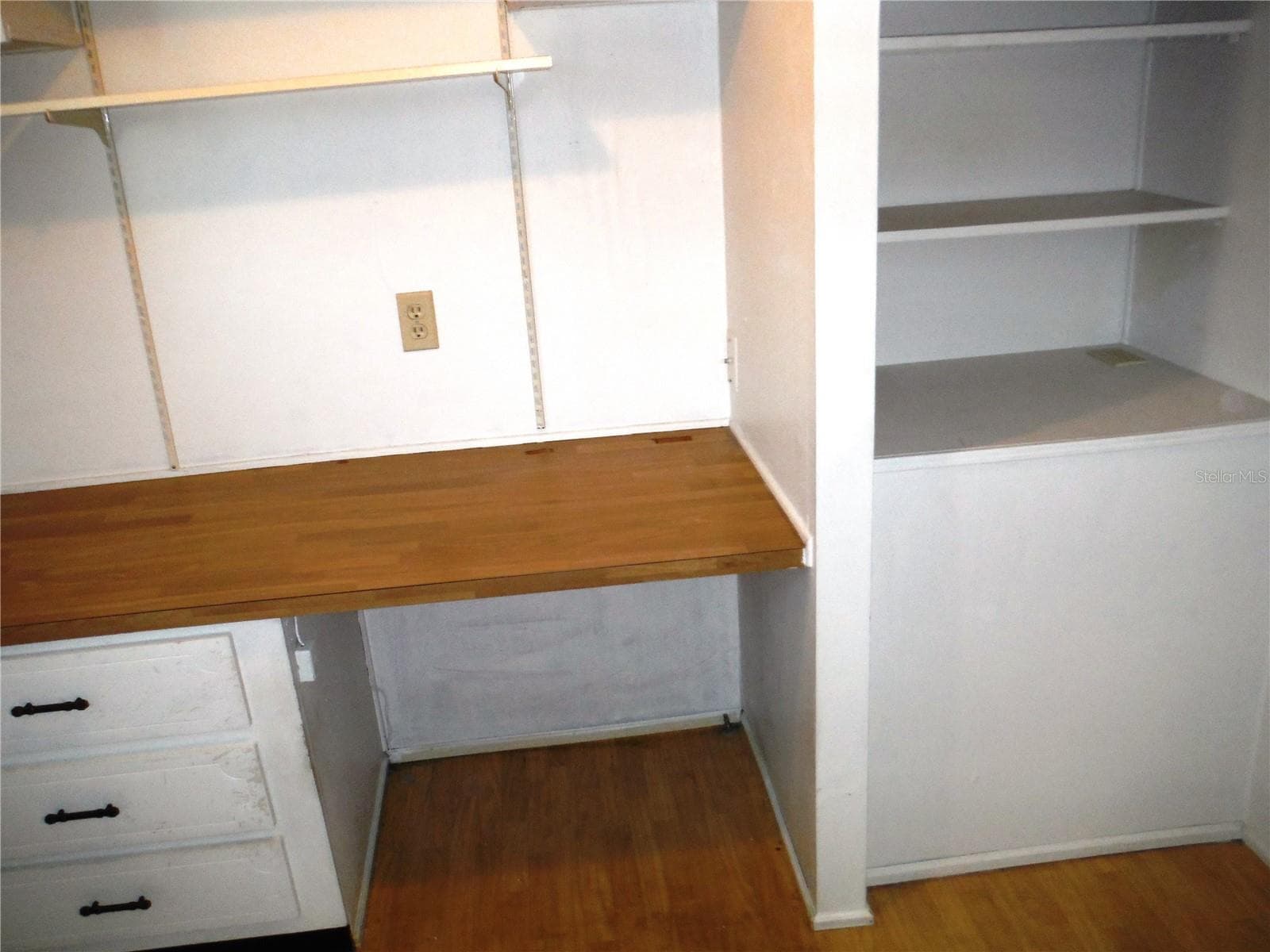Manufactured Home at 141 FOREST LN #13, SAFETY HARBOR, photo 11 of 36