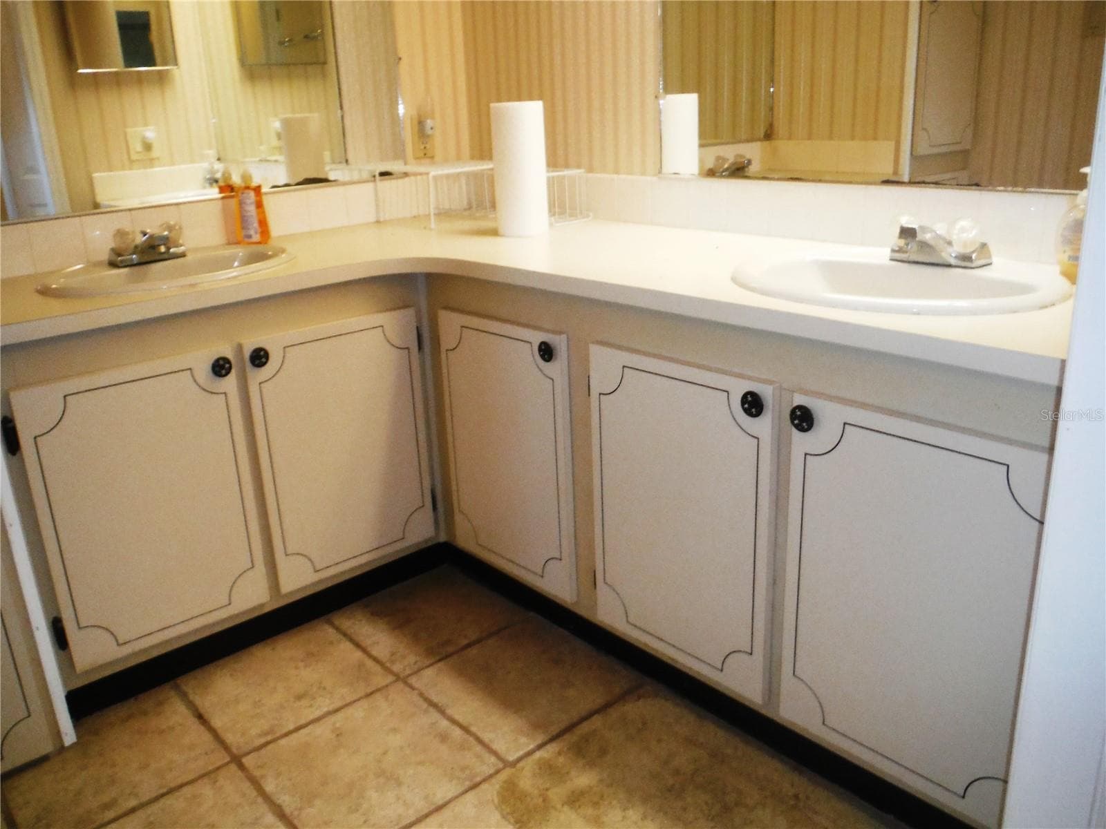 Manufactured Home at 141 FOREST LN #13, SAFETY HARBOR, photo 19 of 36
