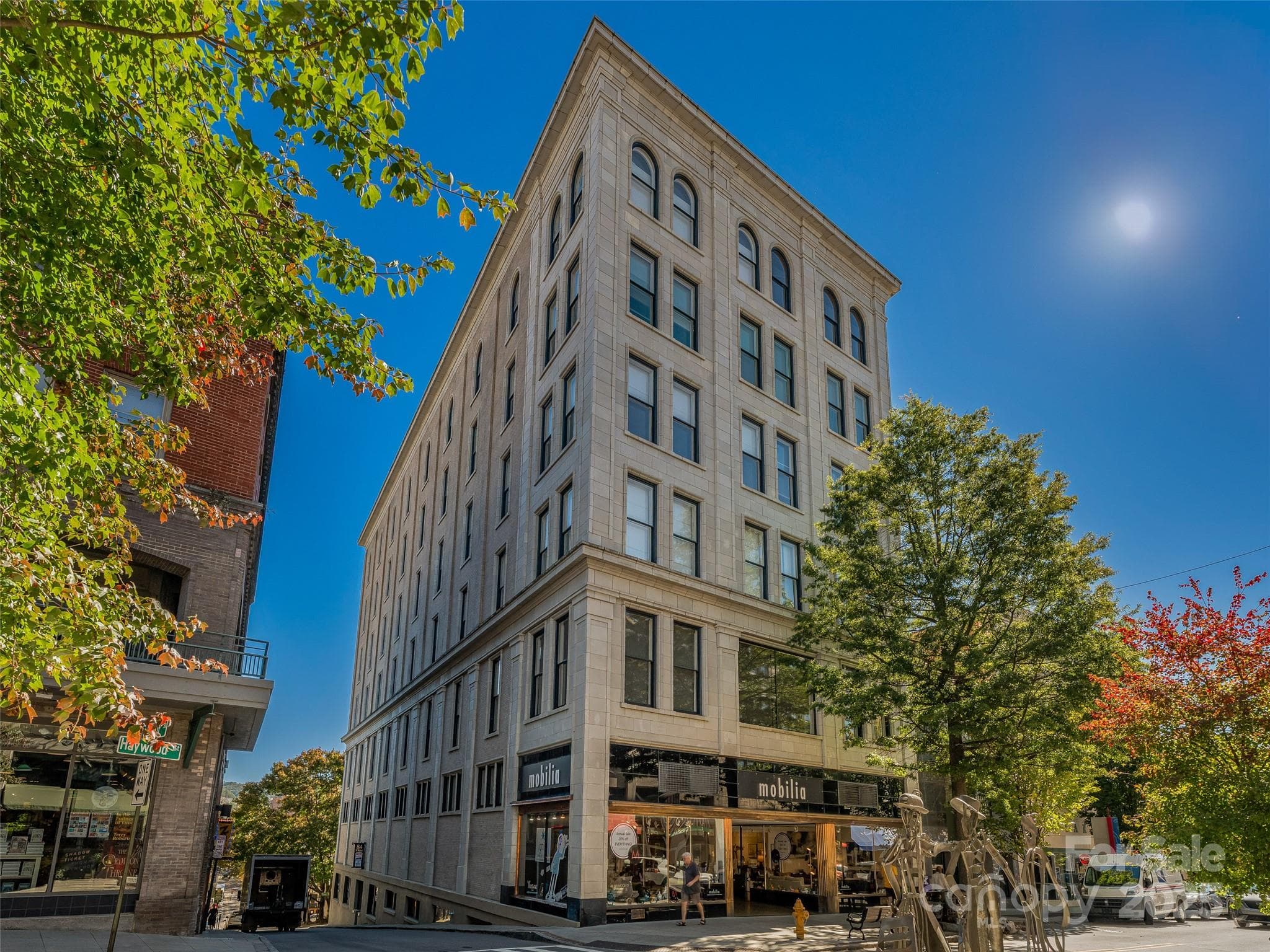 84 W Walnut Street