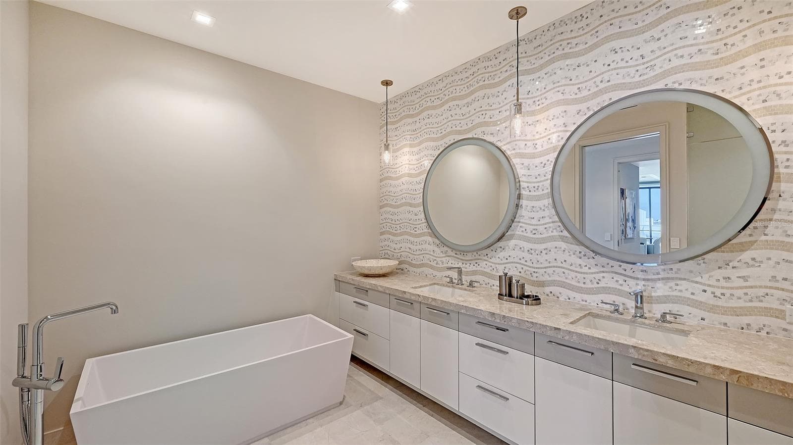 Primary Suite Bathroom - 1591 GULF OF MEXICO DR #413, LONGBOAT KEY