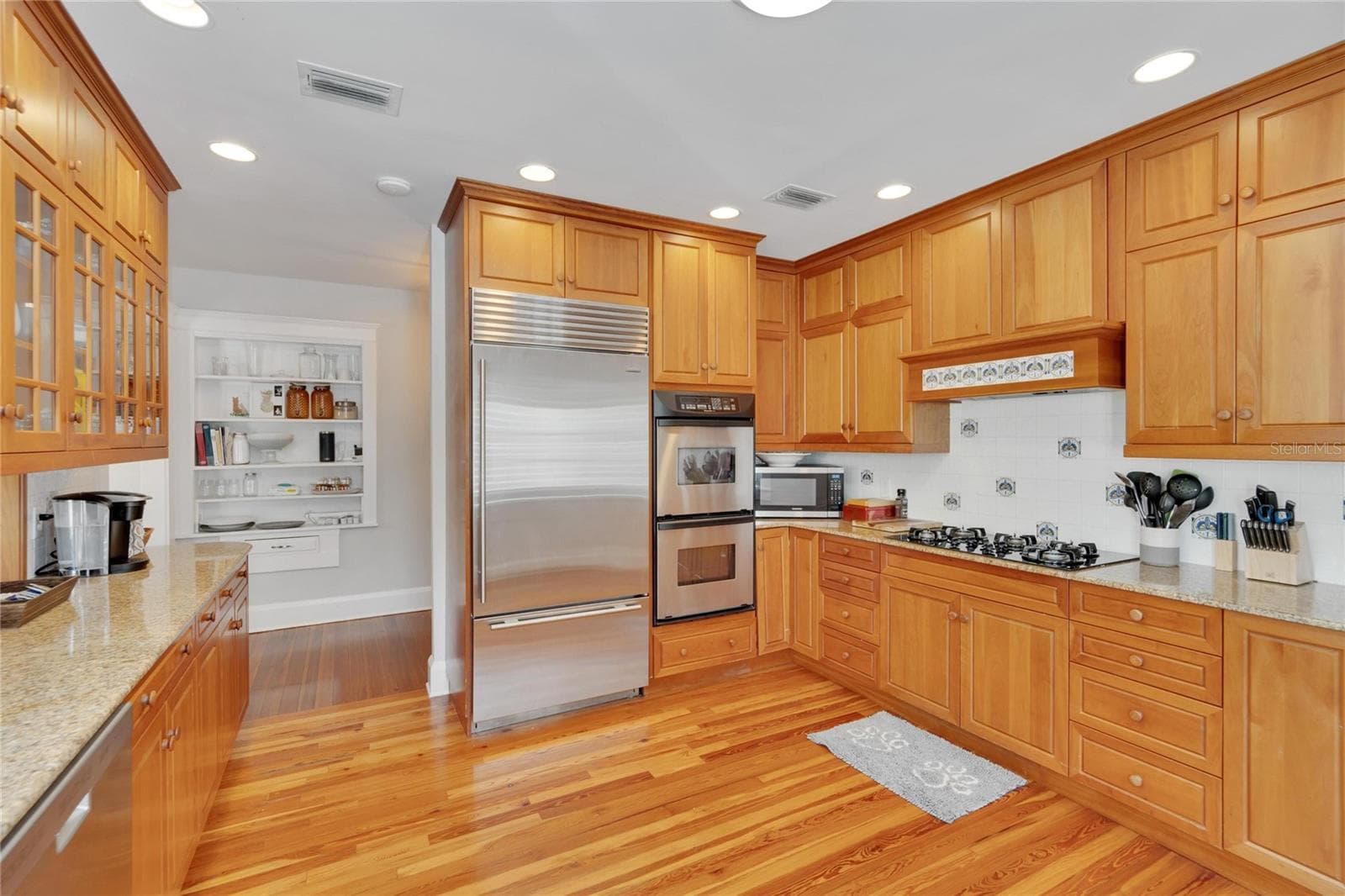 Single Family Residence at 3006 W HARBOR VIEW AVE, TAMPA, photo 11 of 65