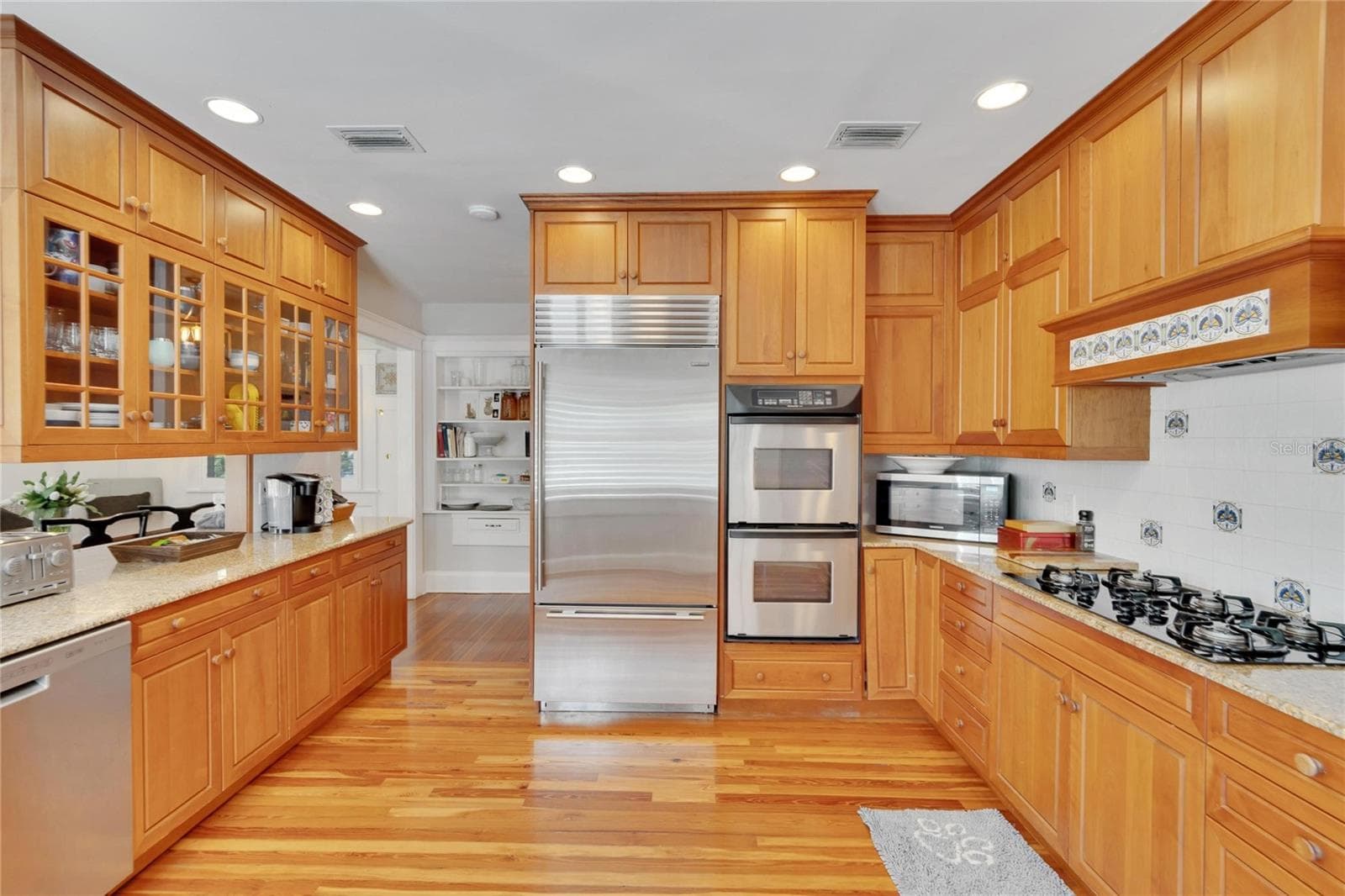 Single Family Residence at 3006 W HARBOR VIEW AVE, TAMPA, photo 12 of 65