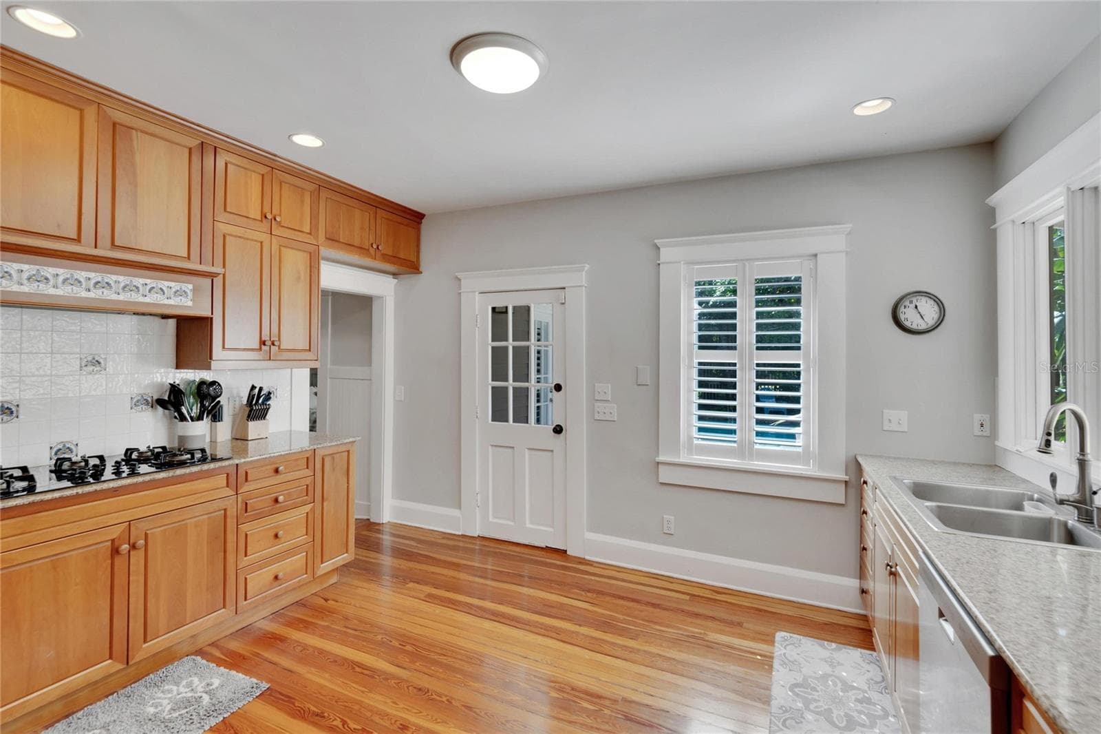 Single Family Residence at 3006 W HARBOR VIEW AVE, TAMPA, photo 17 of 65