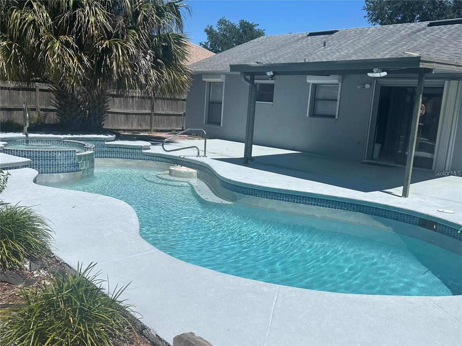 Single Family Residence at 613 BAYPORT DR, KISSIMMEE, photo 2 of 11