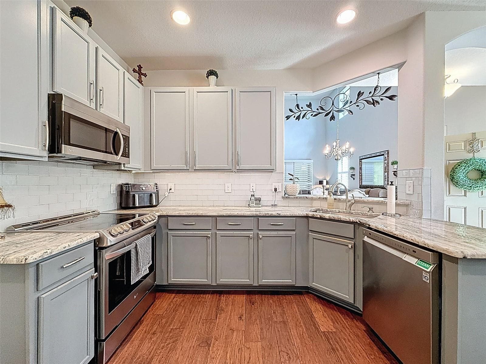 Kitchen - 2539 SILVERBACK CT, PALM HARBOR