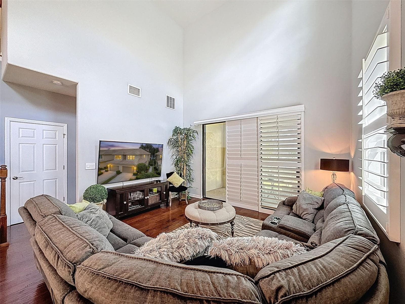 Living Room - 2539 SILVERBACK CT, PALM HARBOR