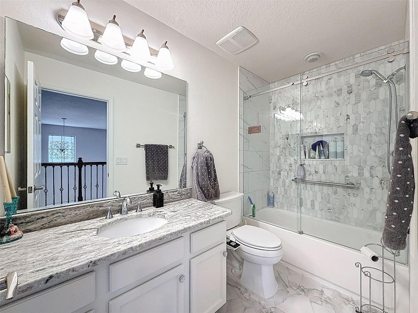 Upstairs bathroom - 2539 SILVERBACK CT, PALM HARBOR