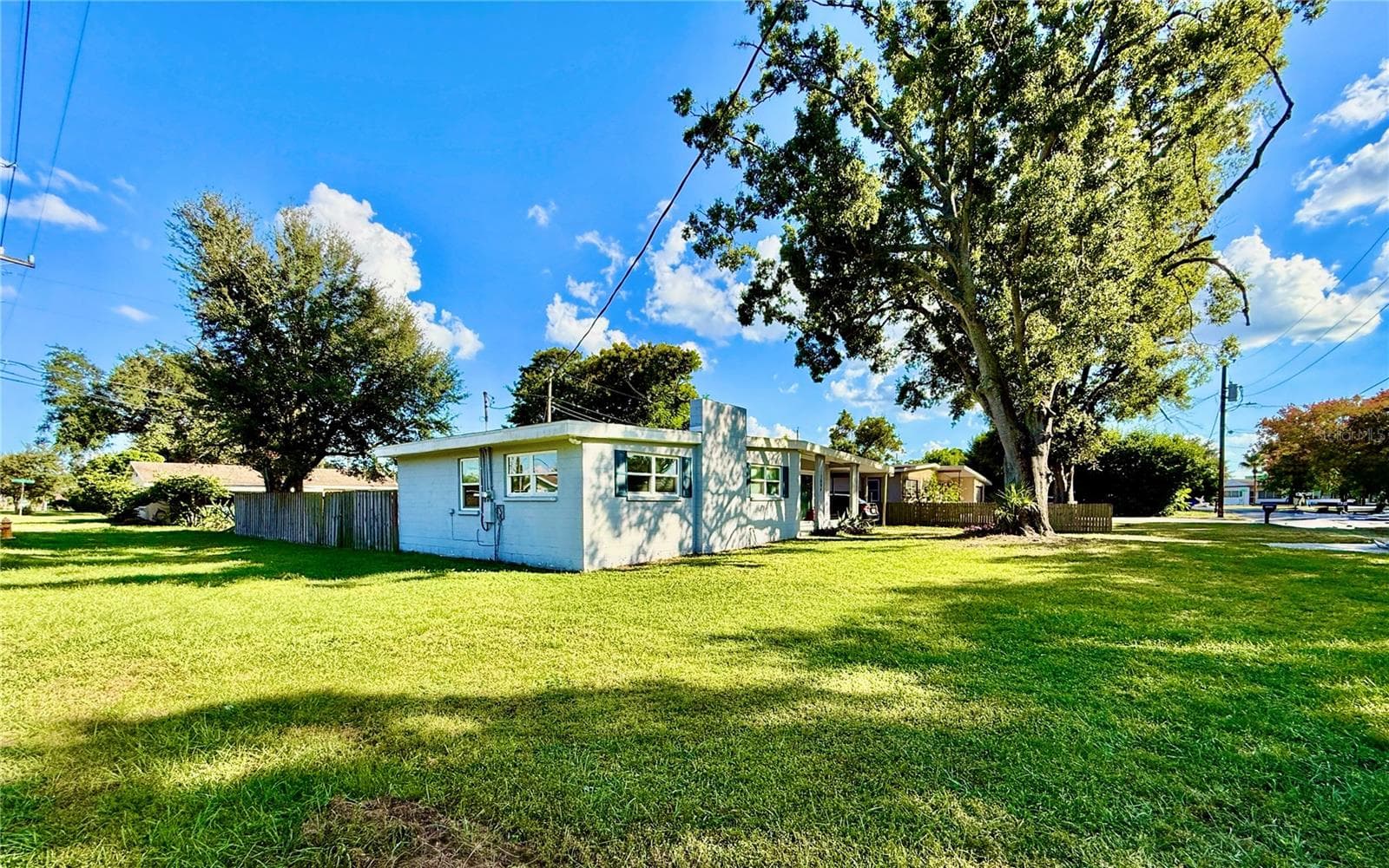 Single Family Residence at 1604 CRYSTAL CT E, LAKELAND, photo 2 of 33