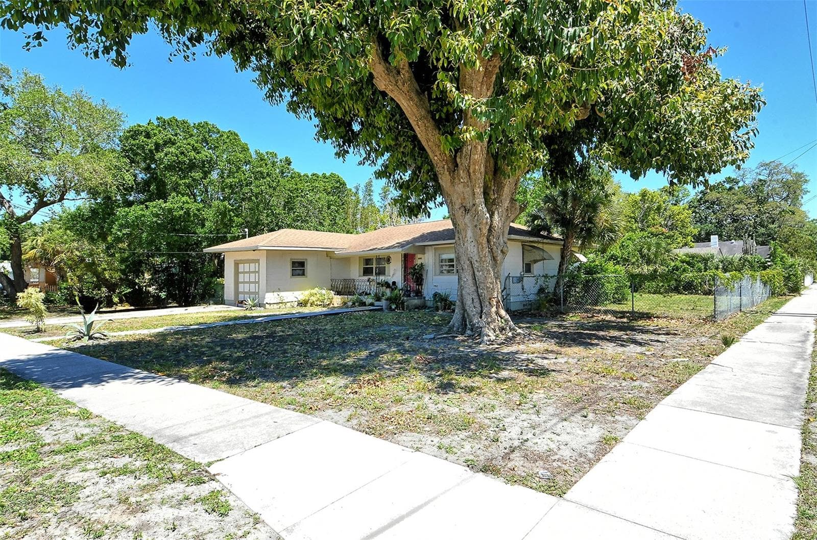 Single Family Residence at 1504 COCOANUT AVE, SARASOTA, photo 5 of 14