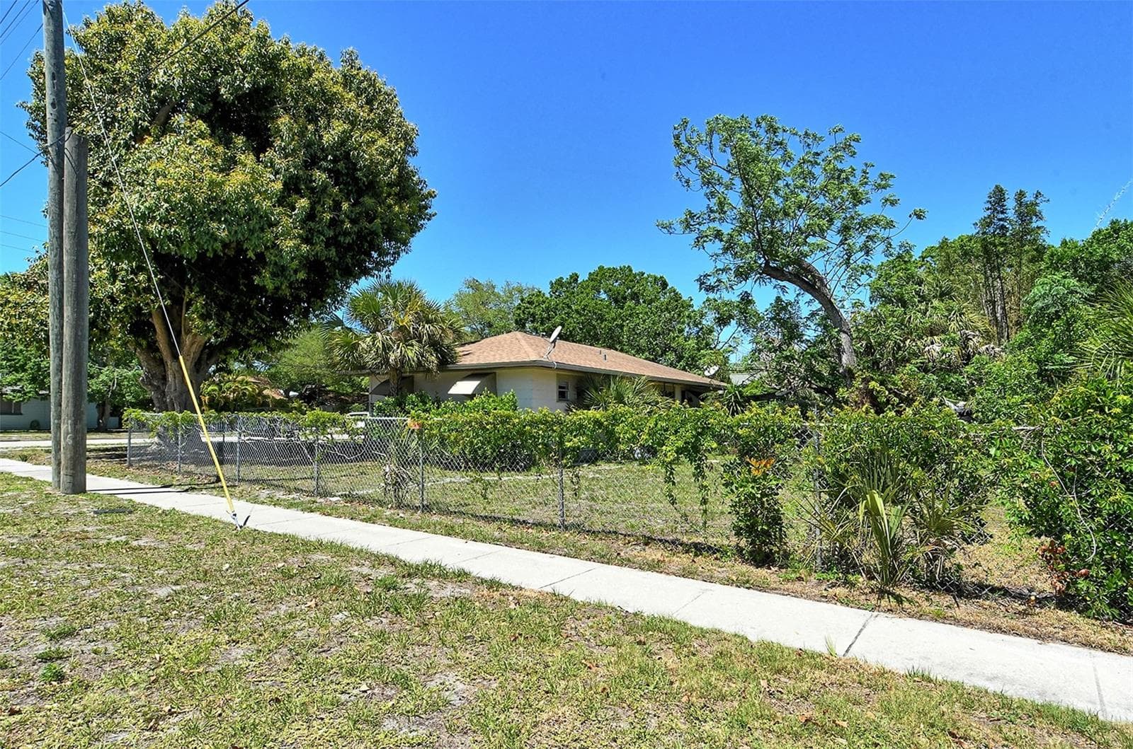 Single Family Residence at 1504 COCOANUT AVE, SARASOTA, photo 9 of 14