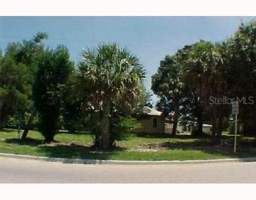 27 S MANATEE AVE