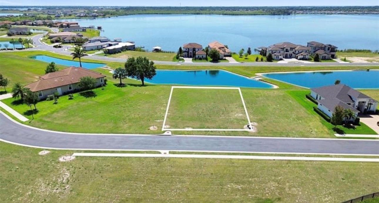 808 WATERFERN TRAIL DR