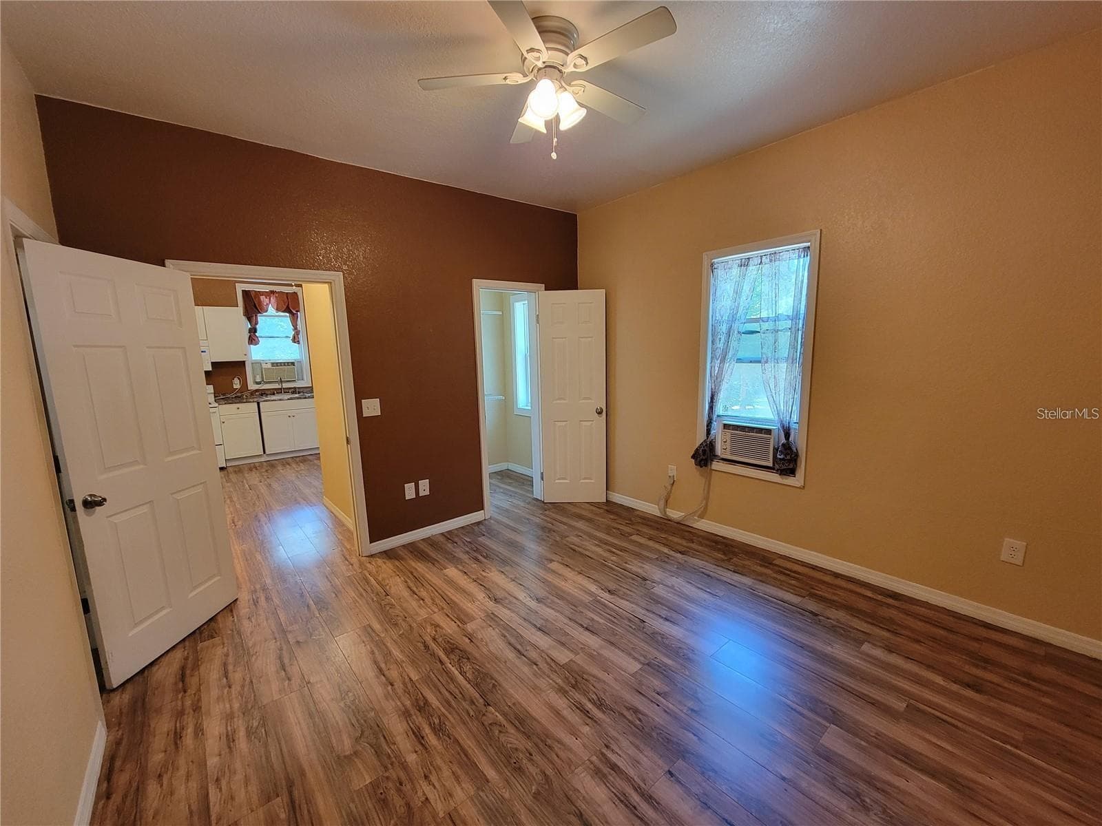 Apartment at 965 NE 2ND ST #4, OCALA, photo 3 of 4