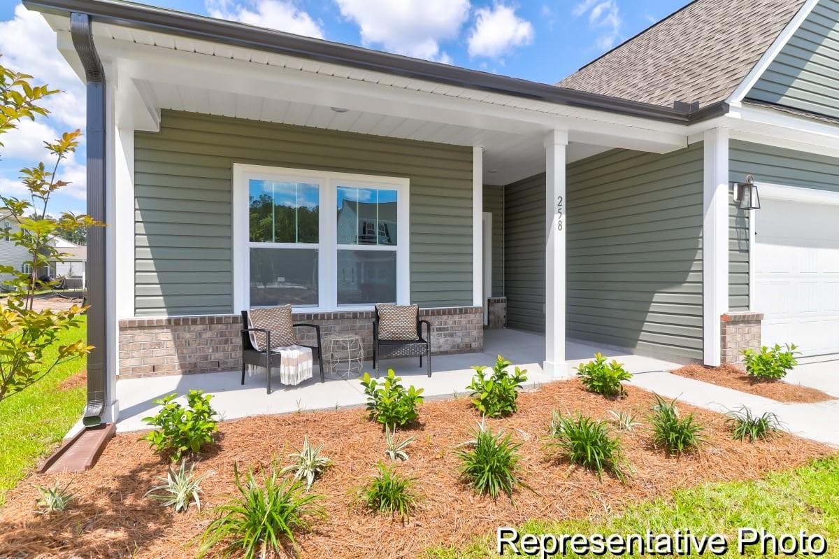Single Family Residence at 1753 Autumn Banks Way, High Shoals, photo 3 of 17