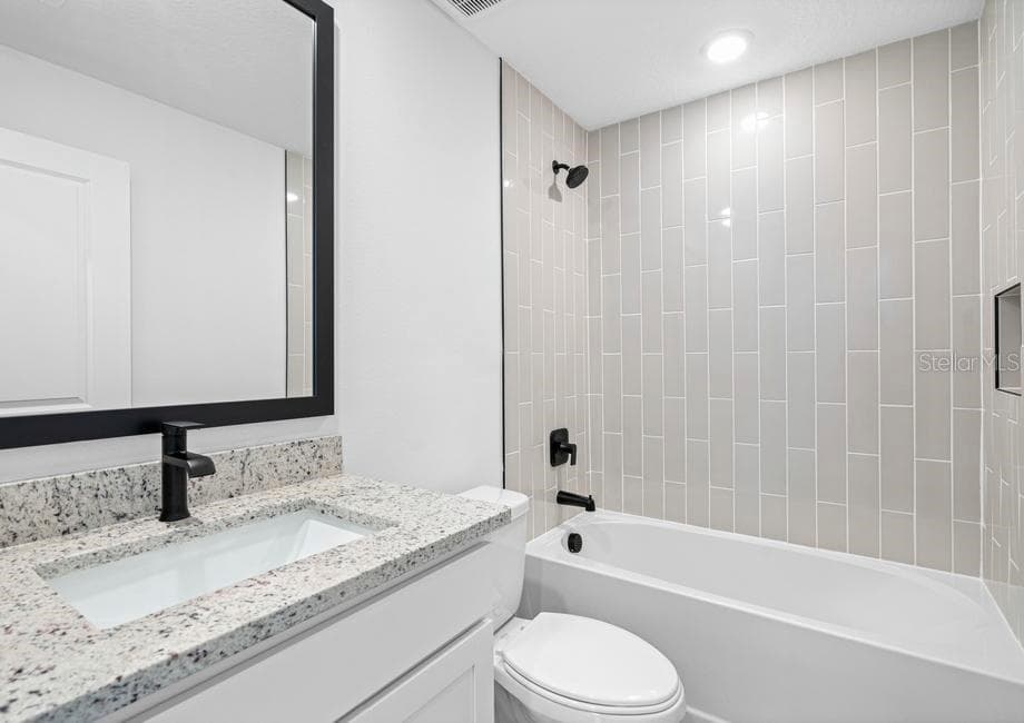 Single Family Residence at 657 BLACKTHORN DR, LAKELAND, photo 3 of 9