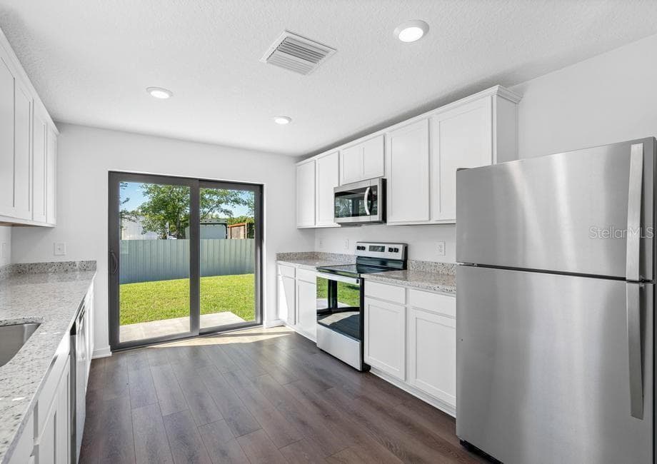 Single Family Residence at 657 BLACKTHORN DR, LAKELAND, photo 5 of 9