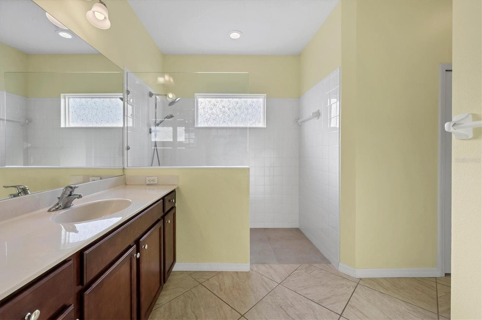 Walk In Accessable Shower - 7040 WHITE WILLOW CT, SARASOTA