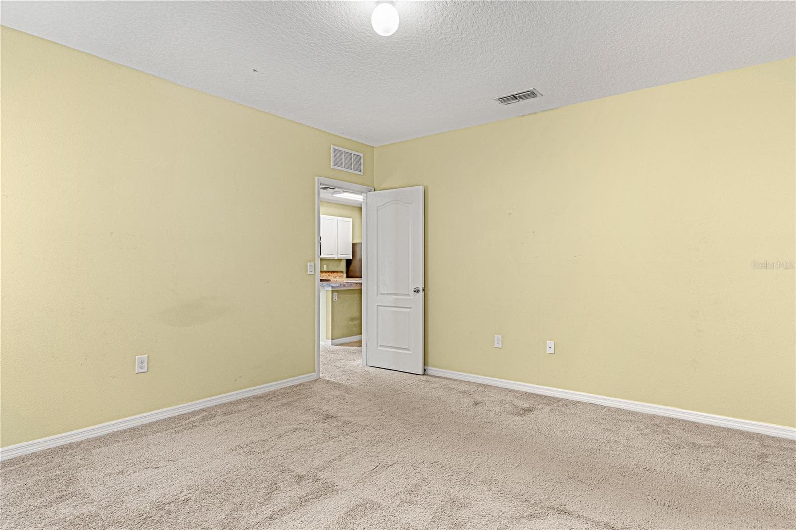 Single Family Residence at 118 FISHERMANS COVE DR, EDGEWATER, photo 12 of 20
