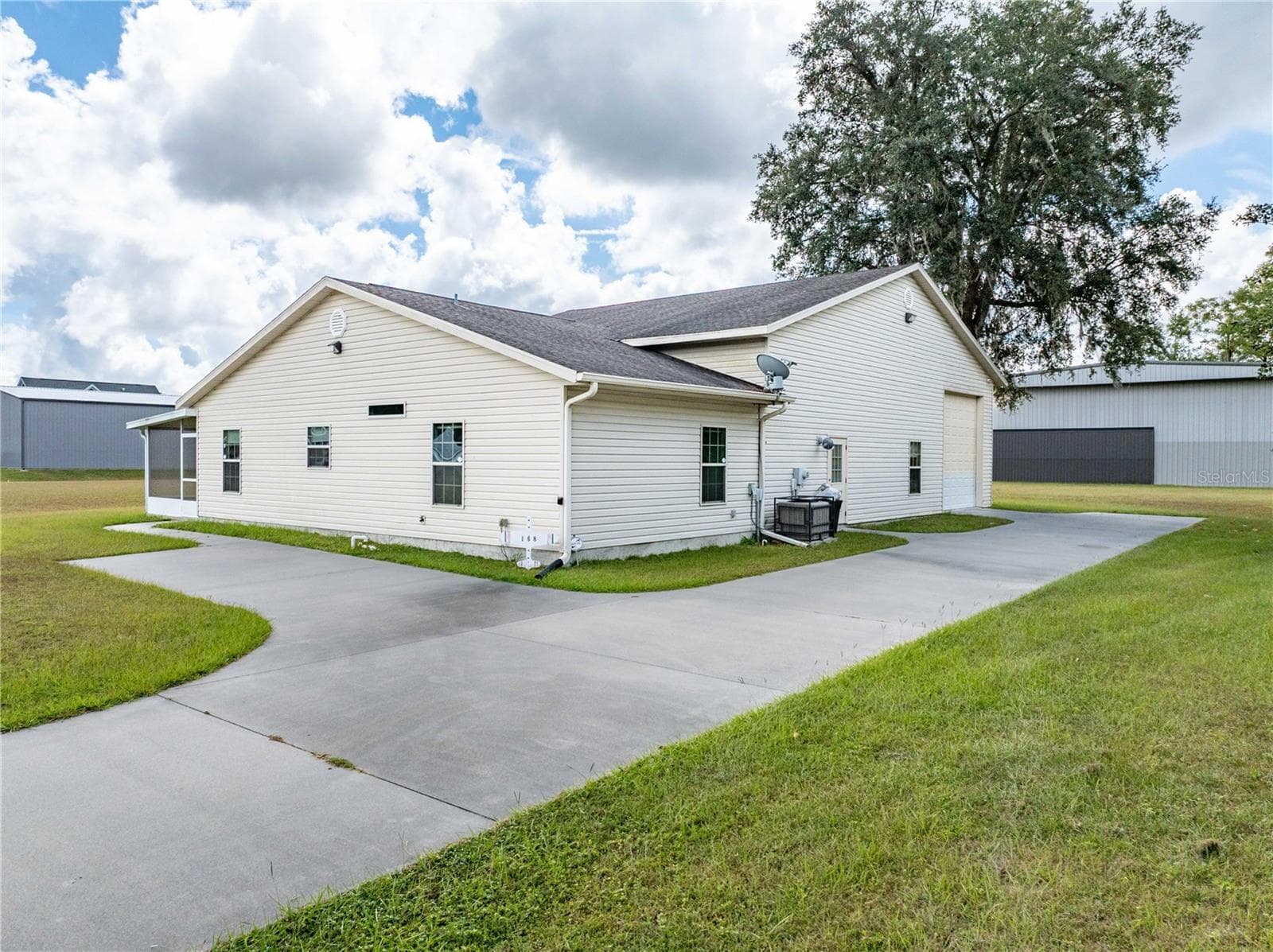 Single Family Residence at 168 SW POBEREZNY GLN, LAKE CITY, photo 4 of 29