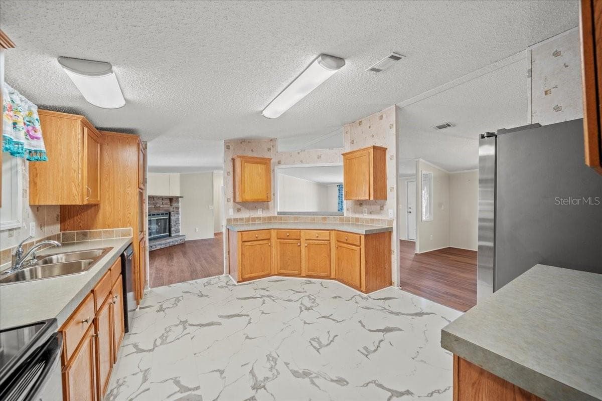 Kitchen - 101 EDGEWOOD BLVD, LAKE WALES