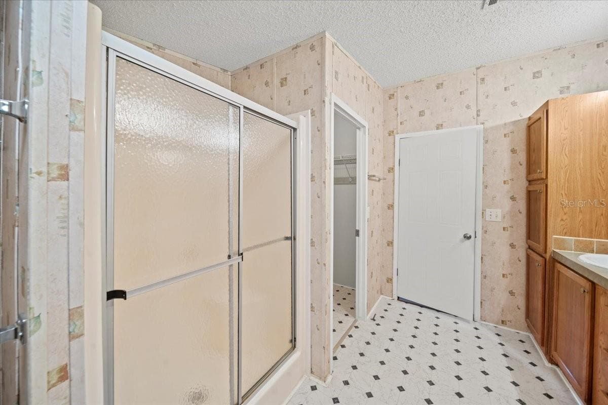 Primary bathroom - 101 EDGEWOOD BLVD, LAKE WALES