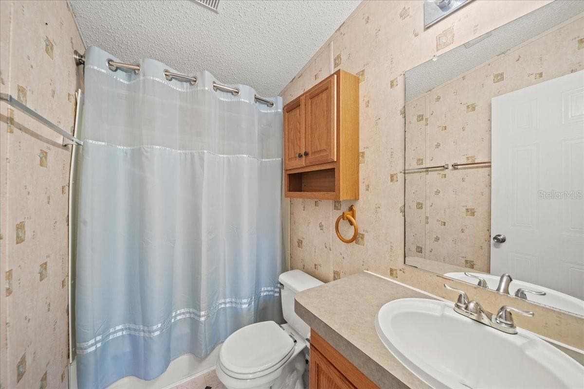 Guest bathroom - 101 EDGEWOOD BLVD, LAKE WALES