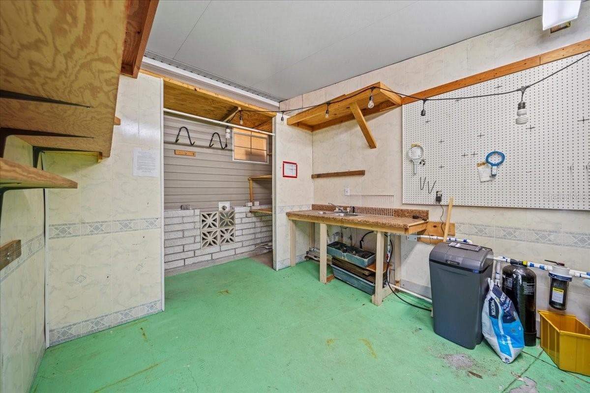 Attached garage - 101 EDGEWOOD BLVD, LAKE WALES