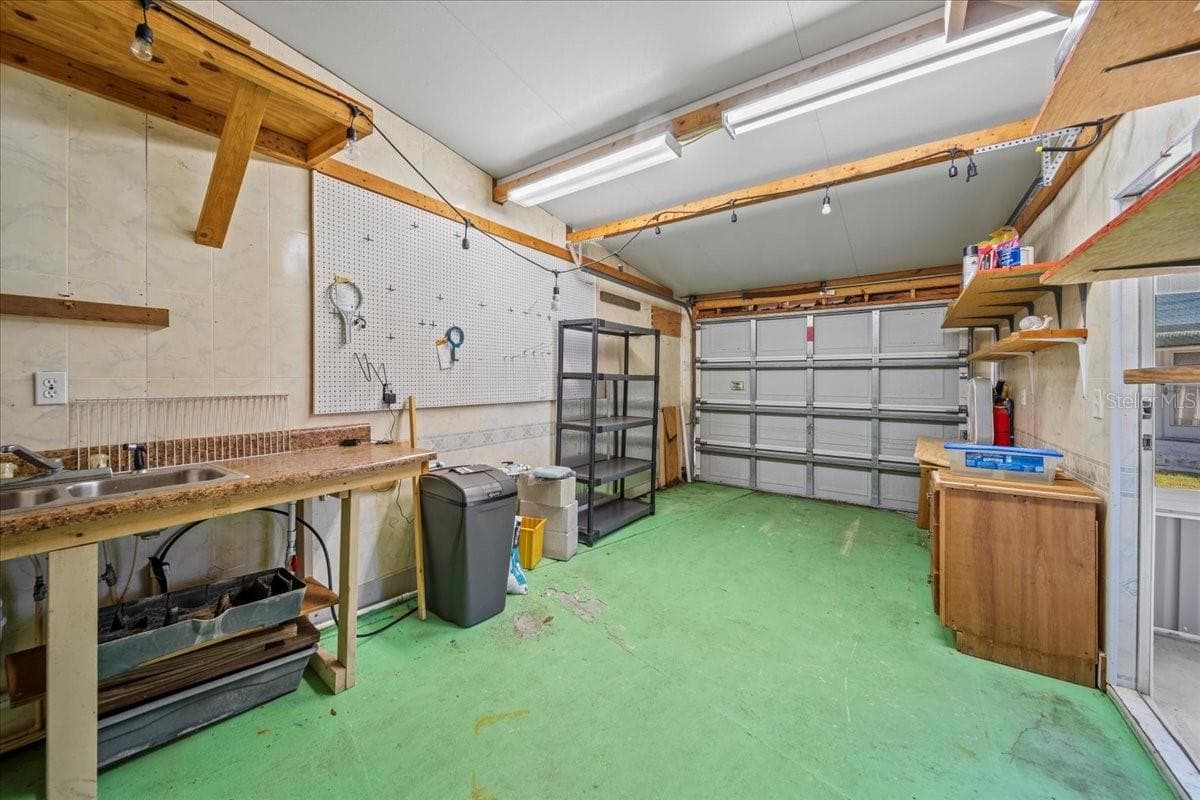 Attached garage - 101 EDGEWOOD BLVD, LAKE WALES