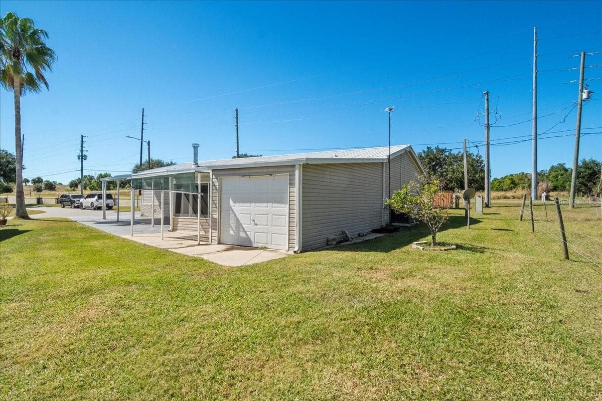 Attached garage - 101 EDGEWOOD BLVD, LAKE WALES