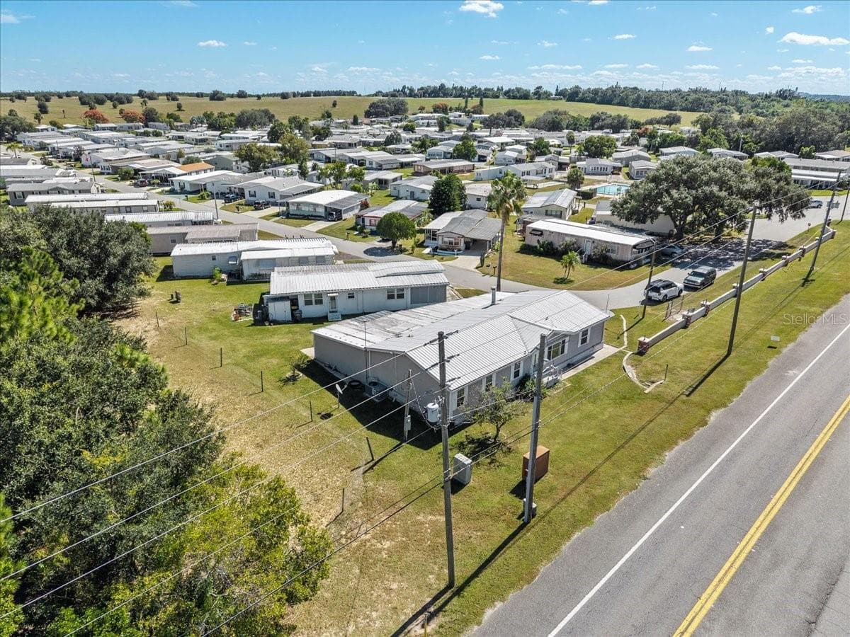 Manufactured Home at 101 EDGEWOOD BLVD, LAKE WALES, photo 47 of 63